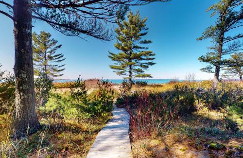 Glen Arbor House | Wilderness 12