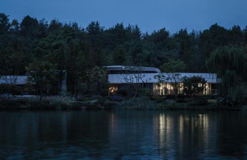 Shuangliu District Hotel | Wilderness Art Hotel