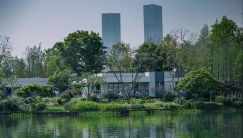 Shuangliu District Hotel | Wilderness Art Hotel