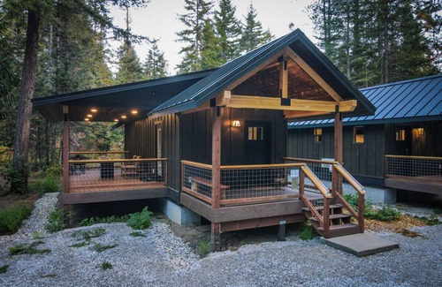 Leavenworth Cabin | "Wilderness Lodge" 1 bedroom cabin in the woods