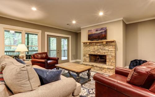 Big Canoe House | Wilderness Lodge - Fireside Chats Spa Baths