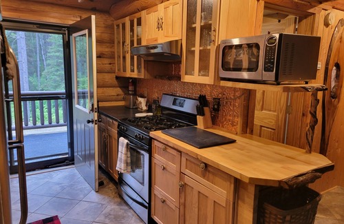Isabella Cabin | Wilderness Log Home on the River,Near Ely,Up North,Lakes,Fishing,Pet Friendly