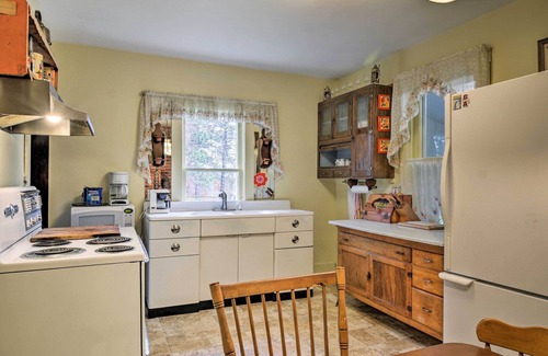 Le Roy House | Wilderness Retreat & Cross-Country Ski Center!