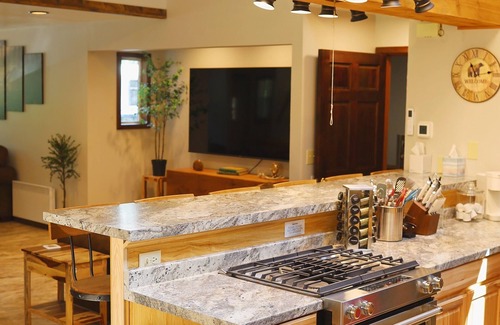 Colville House | Wilderness Setting with lodge/cabin Feel. n