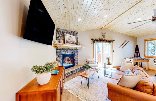 Woodlands House | Wilderness stay with enclosed yard, hammock, grill, game tables, & fireplace