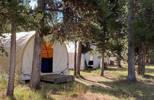 Flagg Ranch Bed & Breakfast | Wilderness Trails Outfitters - Bedroll and Breakfast ™