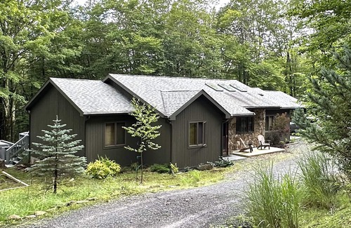 Old Timberline House | Wildest Dreams Cabin ⛰ - Hot Tub, Fire Pit, Dolly Sods Hiking, Lake Access 🛶
