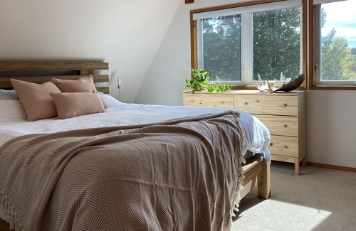 Calabogie House | Wildflower Calabogie | Sunsets & Lake Views
