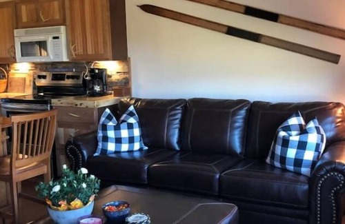 Lake Placid Cottage | Wildflower Cottage for a Special Vacation STR 200283