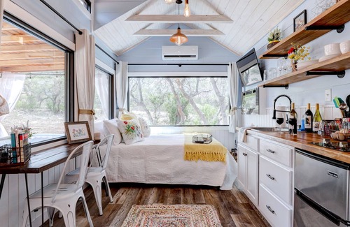 Hondo Cottage | Wildflower Haven | Romantic Tiny Home Getaway