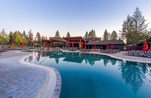 Sunriver Condo | Wildflower Retreat with A/C, BBQ Grill & Patio