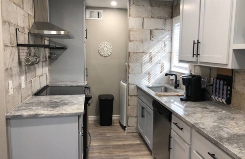 College Station Apartment | Wildflower: Very Near Texas A&M-Comfy King Beds