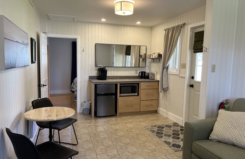 Rocky Harbour Hotel | Wildflowers Country Inn