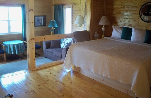 Rocky Harbour Hotel | Wildflowers Country Inn