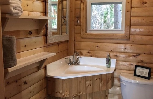 Rocky Harbour Hotel | Wildflowers Country Inn