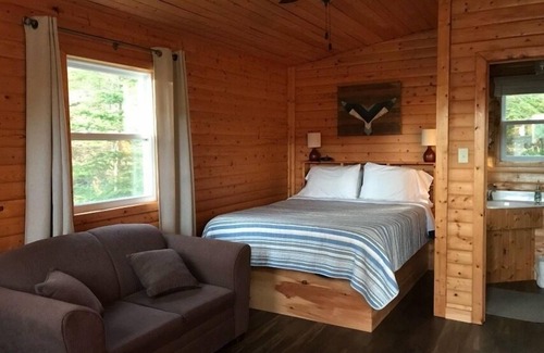 Rocky Harbour Hotel | Wildflowers Country Inn