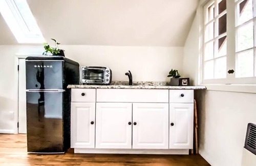 Idyllwild Apartment | Wildland Loft: Serene Mountain Retreat w Fireplace, AC, Fire Pit, Hammock, Outdo
