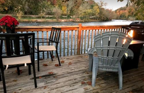 Bryson City House | Wildlife Cabin On The River