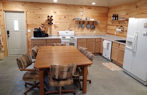 Vestaburg House | Wildlife Country Rustic Retreat