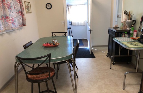Cave Junction Cottage | Wildlife Preserve, Country Cottage, Spacious