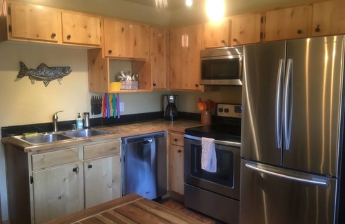 West Yellowstone House | Wildlife Themed Cabin - Close to everything! 1 mile to Yellowstone Park!