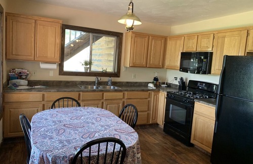 Mammoth Creek Cabin | Wildlife Viewing/Spectacular/Hot Tub/Isolated/Bryce Canyon -Zion Getaway