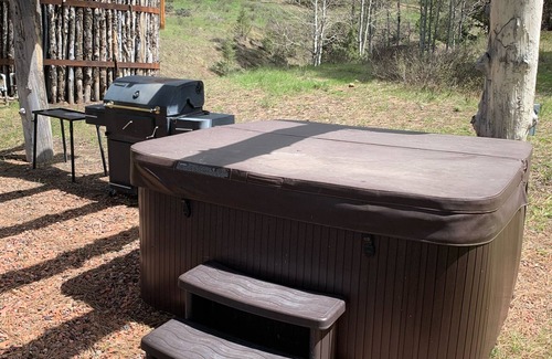 Mammoth Creek Cabin | Wildlife Viewing/Spectacular/Hot Tub/Isolated/Bryce Canyon -Zion Getaway