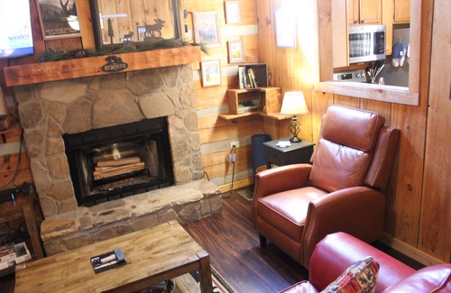 Gatlinburg - Pigeon Forge Cabin | Wildrose Peak Cabin - Beautiful Couple's Cabin with wonderful deck/hot tub.