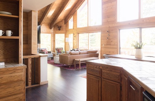 Kingswood Estates Cabin | Wildwood by AvantStay | Seclusion In The Woods w/ 3 Decks! 15mins from NrthStar!
