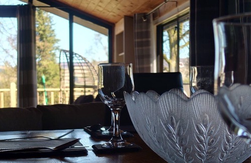 Beattock Cabin | Wildwood Cabin - Sleeps 6, Hot Tub & Parking