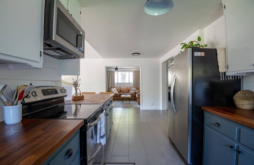 Atascadero House | Wildwood Cottage-Family Friendly Wine Country Stay
