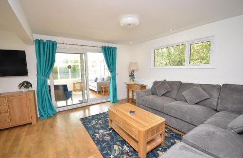 Wroxham House | Wildwood Cottage on the river in Wroxham