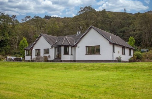 West Laroch Cottage | Wildwood Cottage with Hot Tub - sleeps 8 guests in 4 bedrooms