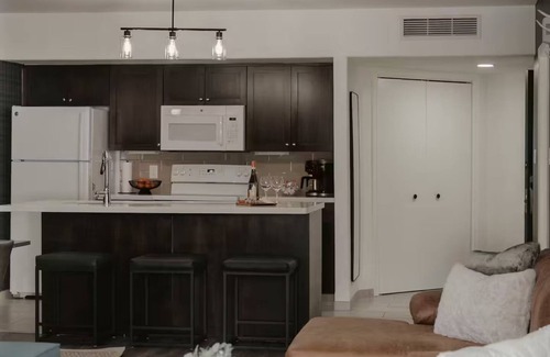 Oro-Medonte Condo | Wildwood Hot Tub + Indoor/Outdoor Pool + Sauna + Game Room