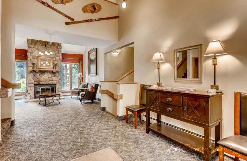 Four O'Clock Apartment | Wildwood Suites 206 by Ski Country Resorts