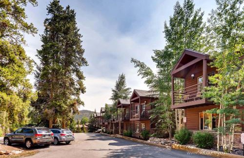 Four O'Clock Apartment | Wildwood Suites 206 by Ski Country Resorts