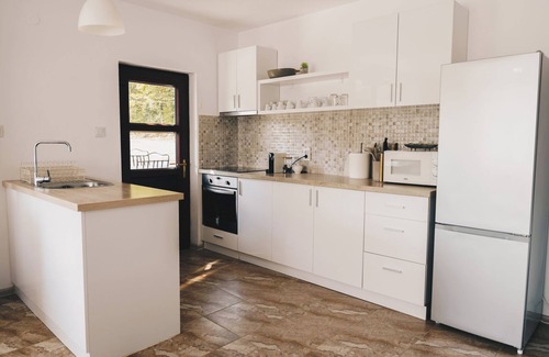 Apriltsi Villa | Wildwood Villa - Peaceful Family Villa in the Heart of the Mountains – Sleeps 6+