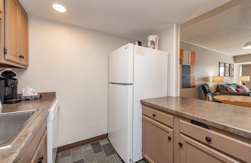 Thayerville Condo | Will O' The Wisp: 208B One Bedroom/One Bath