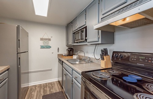 Thayerville Condo | Will O' The Wisp 506G: Spacious Lakefront 2 Bedroom Condo with Free WIFI!