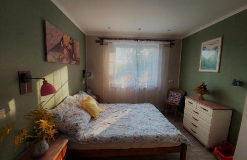 Boleslawiec Apartment | Willa Kraniec Świata - Tylko dla Ciebie - Zachwyca Krajobrazem, Regeneruje Ciszą i Komfortem