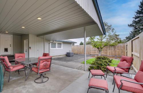 Albany House | Willamette Valley Family Home with Fenced Yard