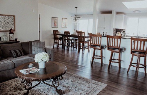 Salem Cottage | Willamette Valley Wine Country Retreat