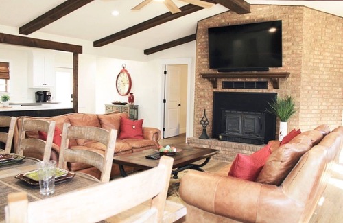 Gordonville House | Willard Lodge | Hottub
