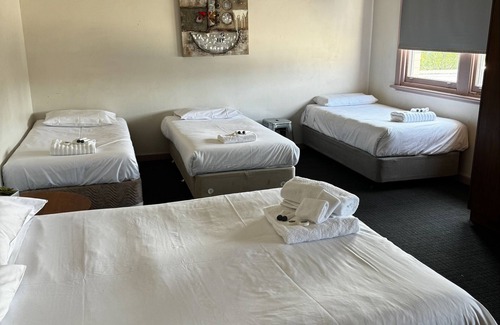Wagga Wagga Hotel | William Farrer Hotel