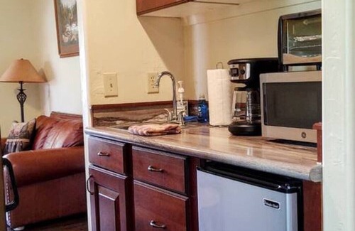 Paonia Apartment | William's Place - Center of Paonia's Wine Country