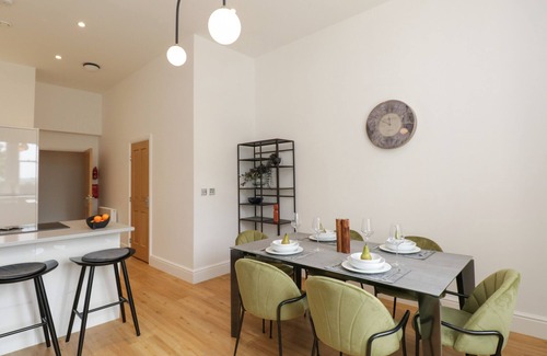Newland Near Ulverston Cottage | WILLIAM TOWER SUITE STONE CROSS MANSION, family friendly in Ulverston