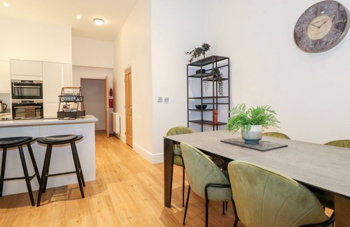 Newland Near Ulverston Cottage | WILLIAM TOWER SUITE STONE CROSS MANSION, family friendly in Ulverston