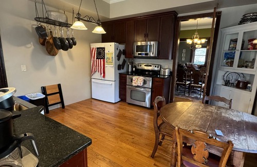 Reno House | Williams House - 6-Bedroom Victorian Retreat & River Trailhead