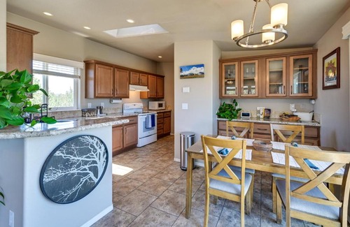 Williams House | Williams Retreat with Patio Oasis and Mountain Views
