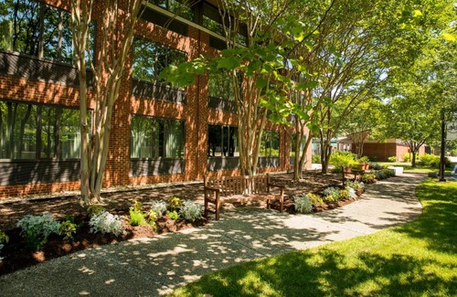 Williamsburg Hotel | Williamsburg Woodlands Hotel & Suites, an official Colonial Williamsburg Hotel